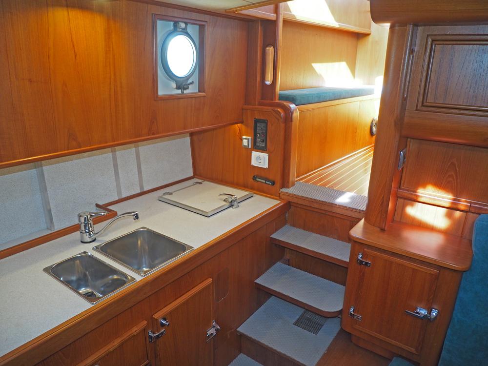 Saloon, Accommodation